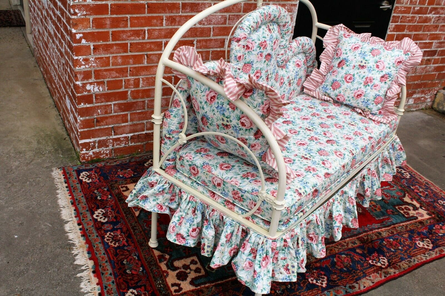 White Antique Iron Daybed Bench | Floral Upholstery & Pillows | Vintage Charm