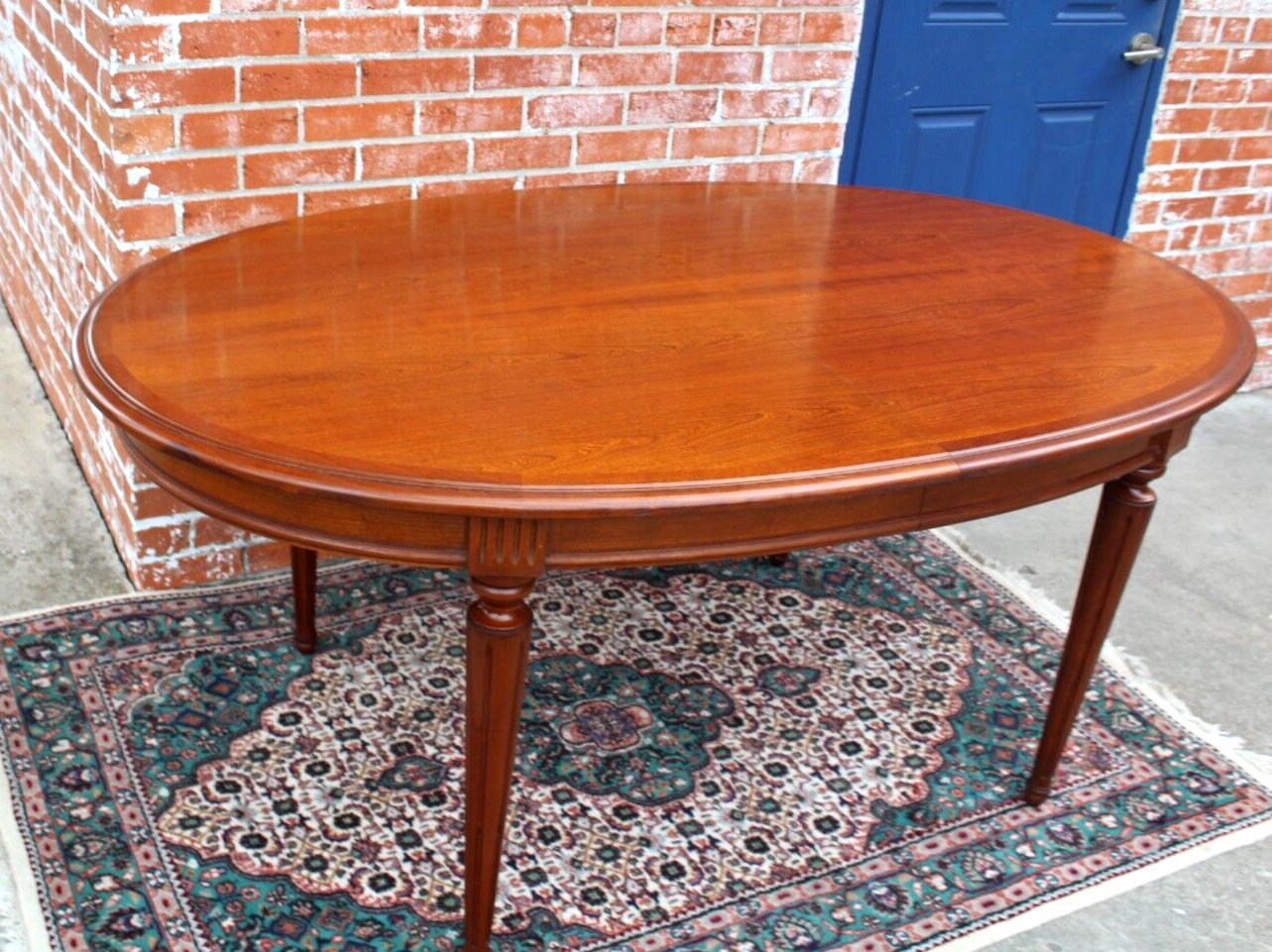 French Antique Louis XVI Oval Dining Table in Mahogany – No Leaf Included