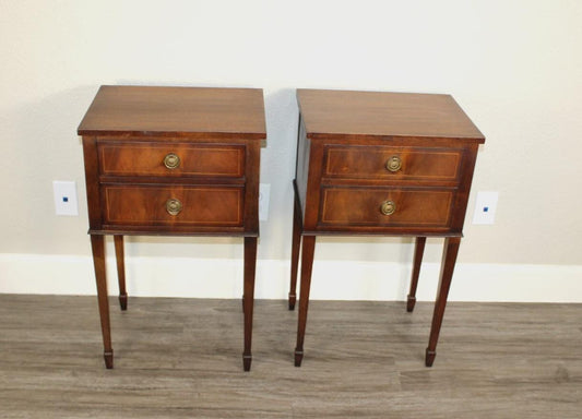 Pair Of English Edwardian Mahogany Nightstands / Side Tables